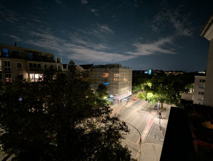 ... gegenüber dem Pixel 10 Pro XL. (Bild: Tobias Költzsch/Golem)